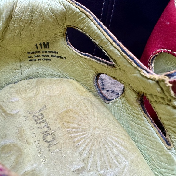 Jambu size 11M, Red - Picture 7 of 17